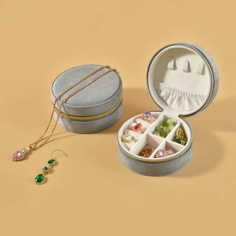 Petite pochette à bijoux ronde en velours