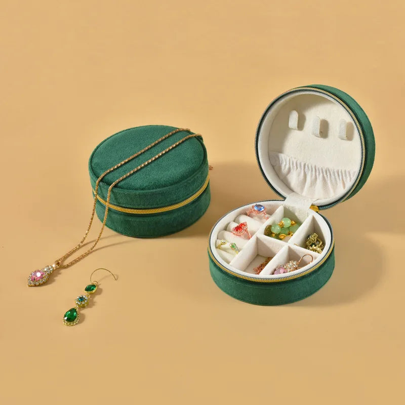 Petite pochette à bijoux ronde en velours