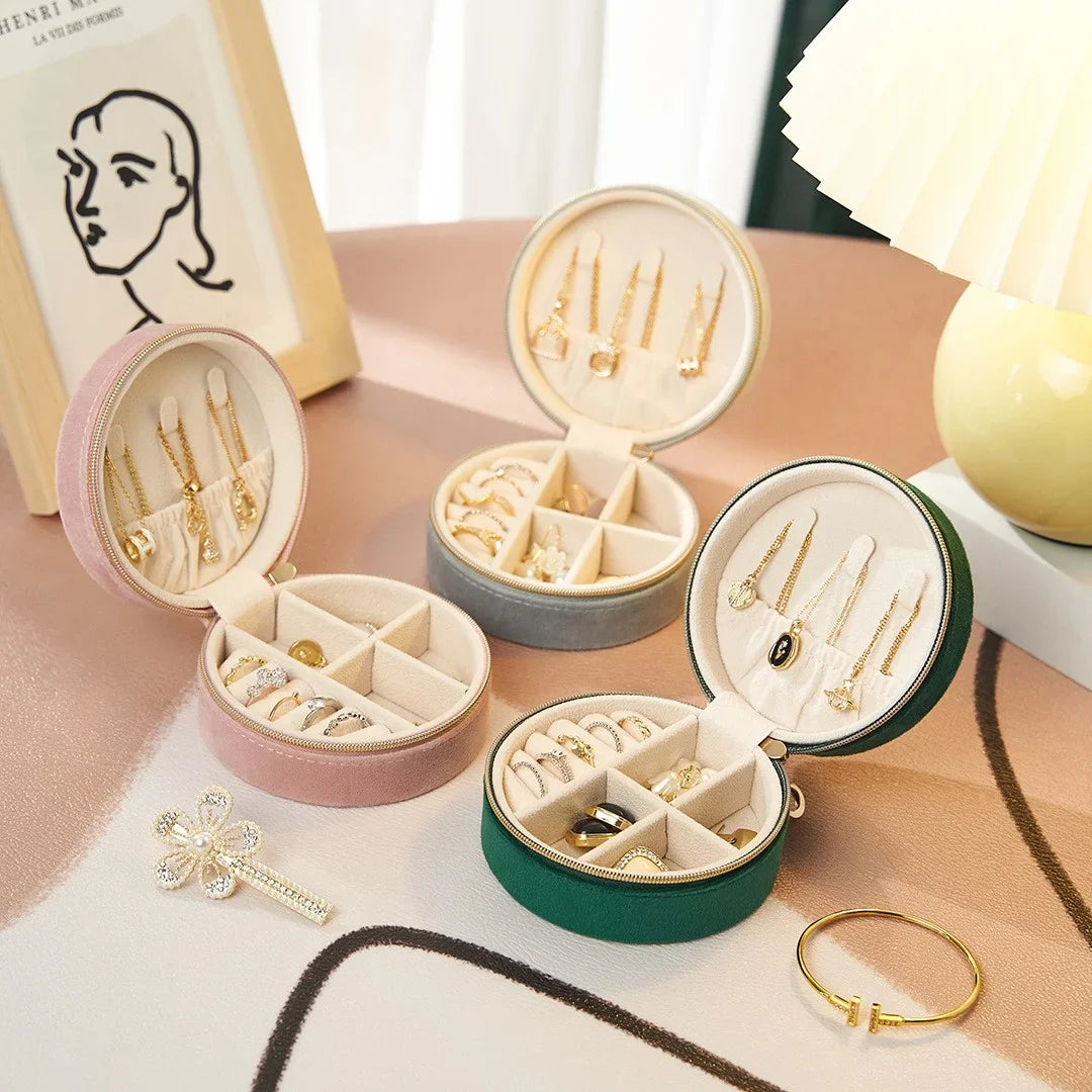 Petite pochette à bijoux ronde en velours